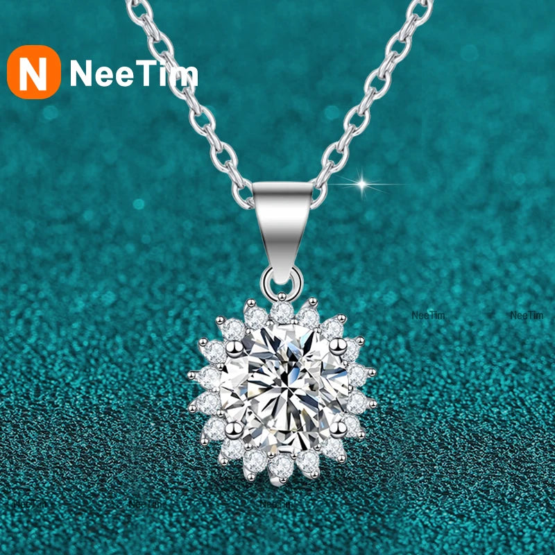 NeeTim 0.5 Karat 1 Karat 2 Karat 3 Karat 5 Karat Moissanit Halskette für Damen Silber 925 mit 18K vergoldeter Labor-Diamant-Blumen-Anhänger-Halsketten